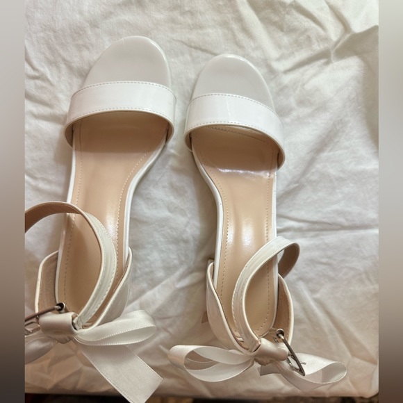 White open toed heels - Picture 1 of 3